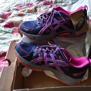WOMEN'S SIZE 11 ASICS